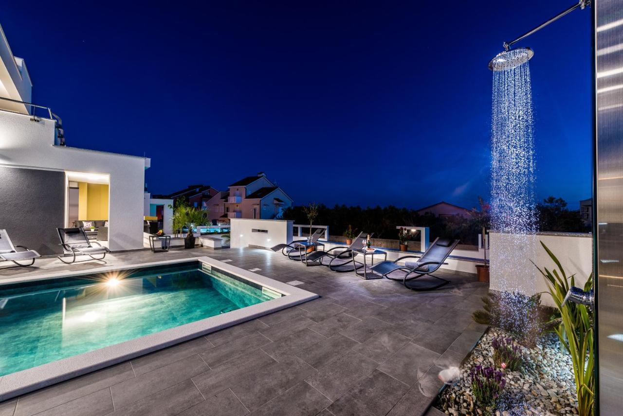 Villa Magnifica Apartments With Pool โนวาลยา ภายนอก รูปภาพ