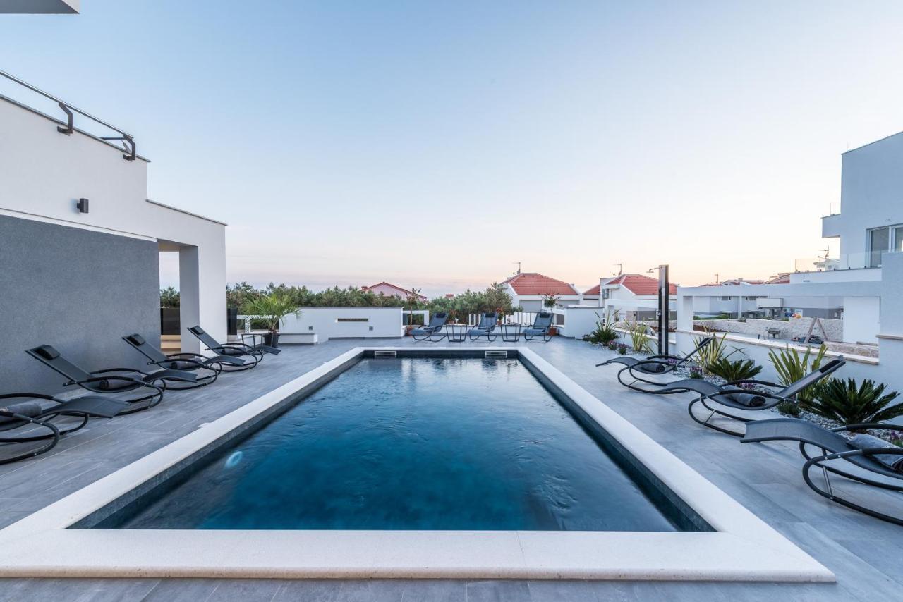 Villa Magnifica Apartments With Pool โนวาลยา ภายนอก รูปภาพ
