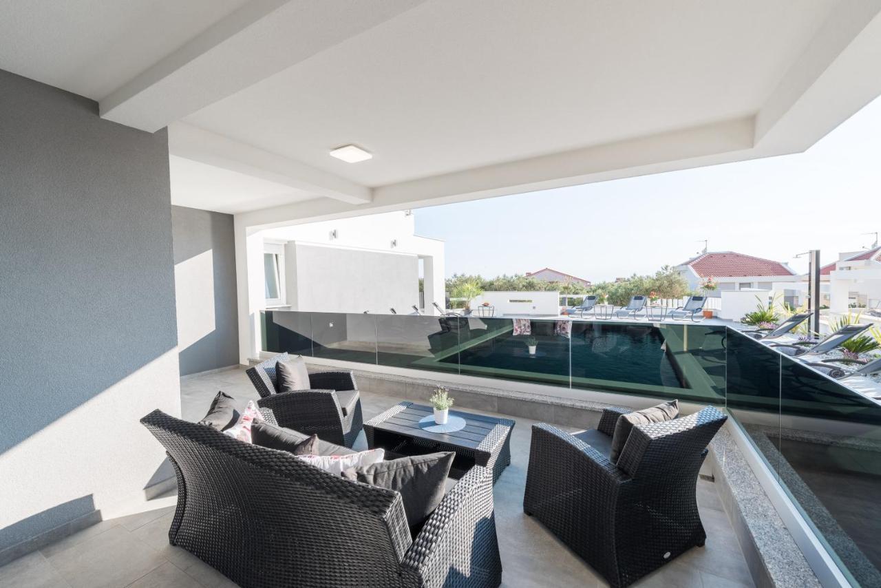 Villa Magnifica Apartments With Pool โนวาลยา ภายนอก รูปภาพ