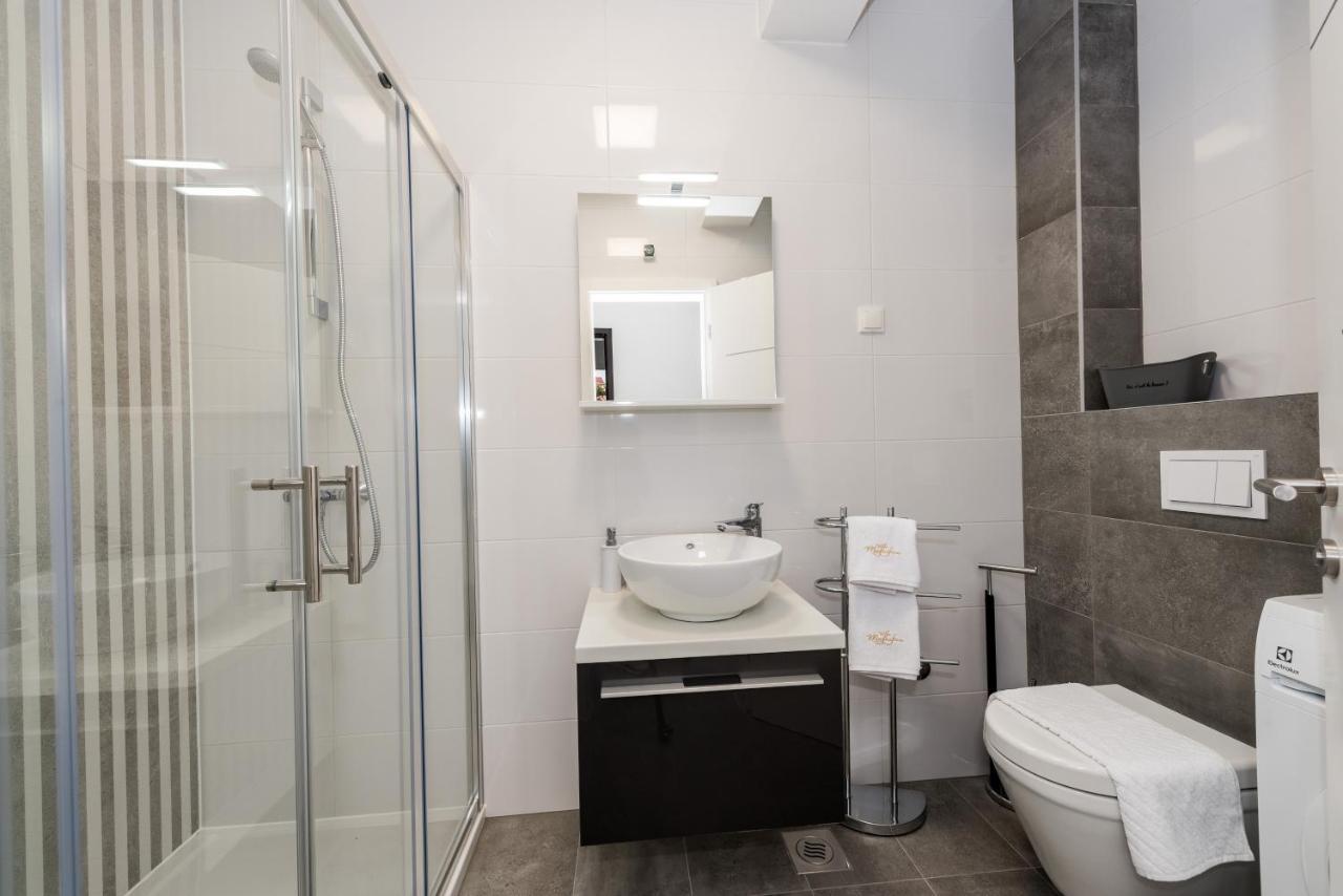 Villa Magnifica Apartments With Pool โนวาลยา ภายนอก รูปภาพ